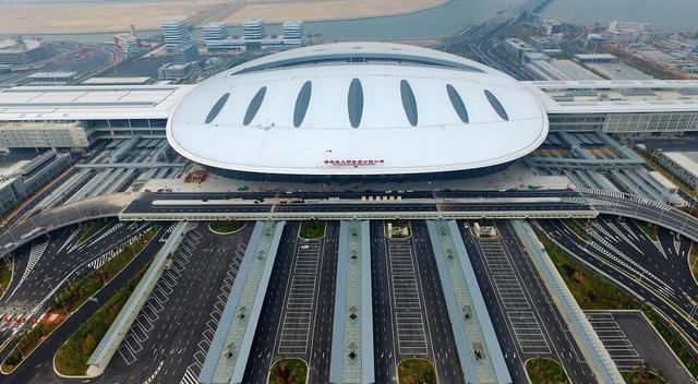 口岸建筑采用圆润造型