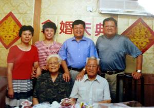 刘向一先生金婚纪念全家福