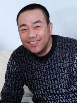 早年经历杨议与父亲杨少华杨议原名杨仪,1962年出生于中国天津市,父亲