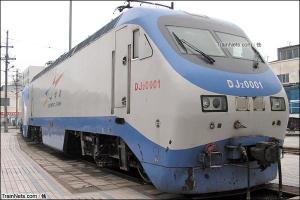DJ2型0001号机车