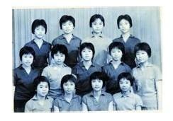 广州市羽毛球队、第三排（右一）为关渭贞
