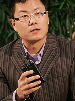 编辑王筱磊的主持风格沉着冷静,能够在台上发挥自如,他的主持功底在