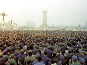 四五运动时的天安门广场 四五运动时的天安门广场