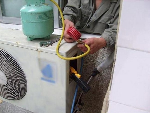 空调加氟
