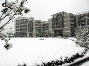学校雪景