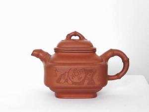 上等清水泥制成的茶壶