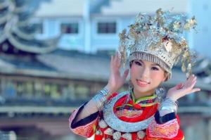 苗乡美作曲、歌手晏敏敏