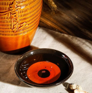 牌青红酒,源于传统,超越传统,由"中国红曲黄酒第一坊"---宏盛酒业出品