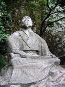 越王勾践塑像