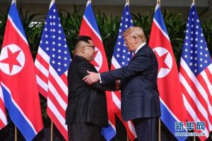 朝鲜最高领导人金正恩与美国总统特朗普在新加坡举行会晤