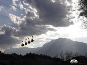 格勒诺布尔