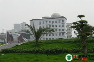 湖北华一寄宿学校