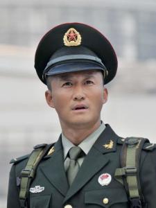 何晨光
