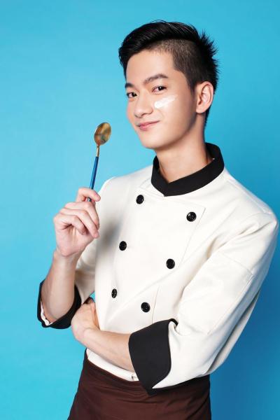 职业:西点师 擅长法式甜点和巧克力 孔繁浩