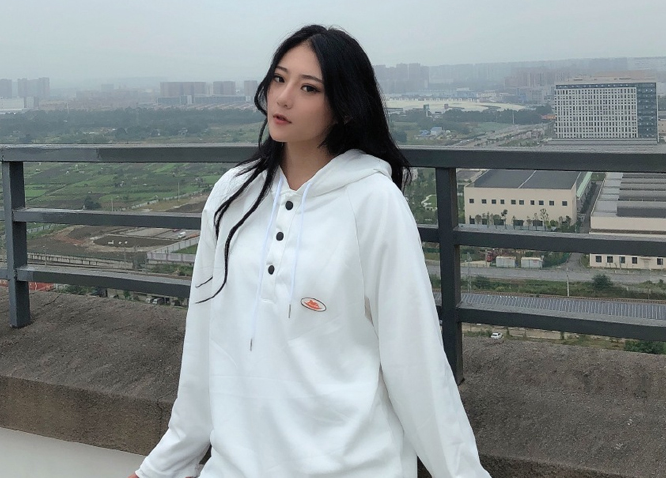 赵兮雪(中国女作家、诗人、抖音红人)