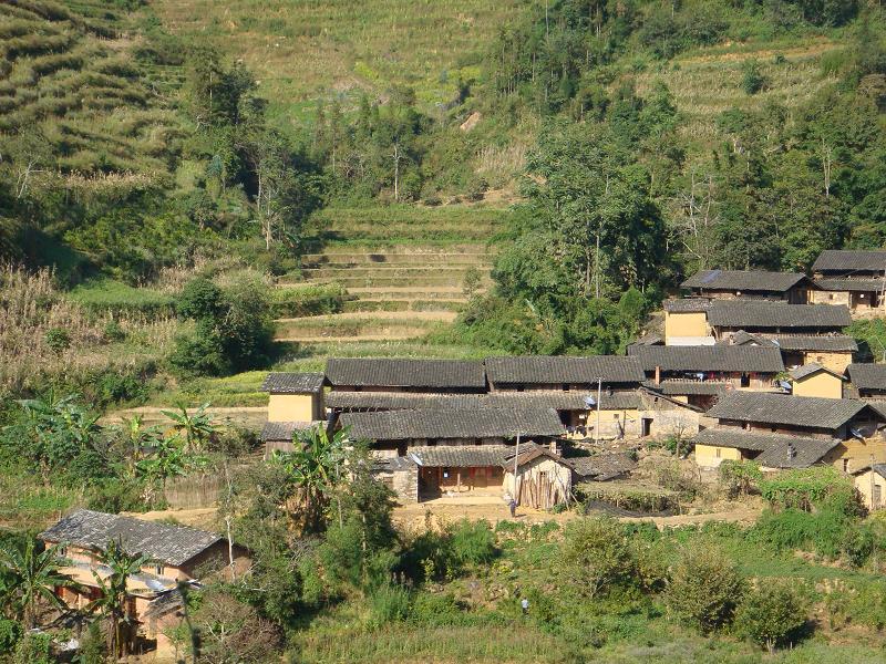 新丰村位于贵州省黔西南布依族苗族自治州兴义市清水河镇.