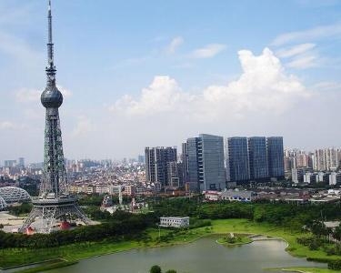 1995年佛山电视塔建成启用,佛山电视台正式启播,实行有线无线电视同时