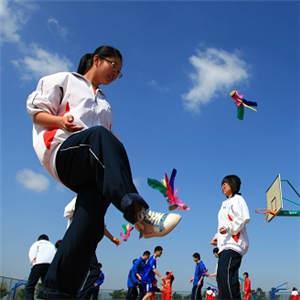 踢毽子
