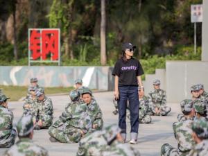 綦导在拍摄现场