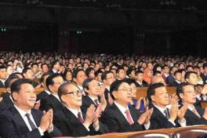 习近平江泽民等观看国庆65周年音乐会