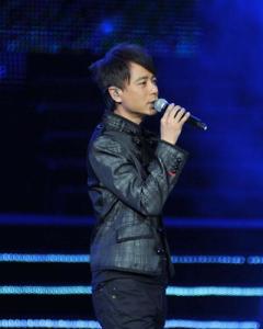 《我不会唱歌》演唱者：李克勤