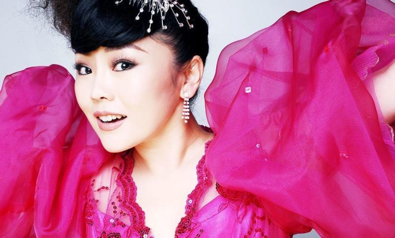 《温馨的家》是青年歌手沙莎的一首歌曲,收录于《问海》专辑中.