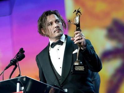 德普获“沙漠棕榈”男演员成就奖