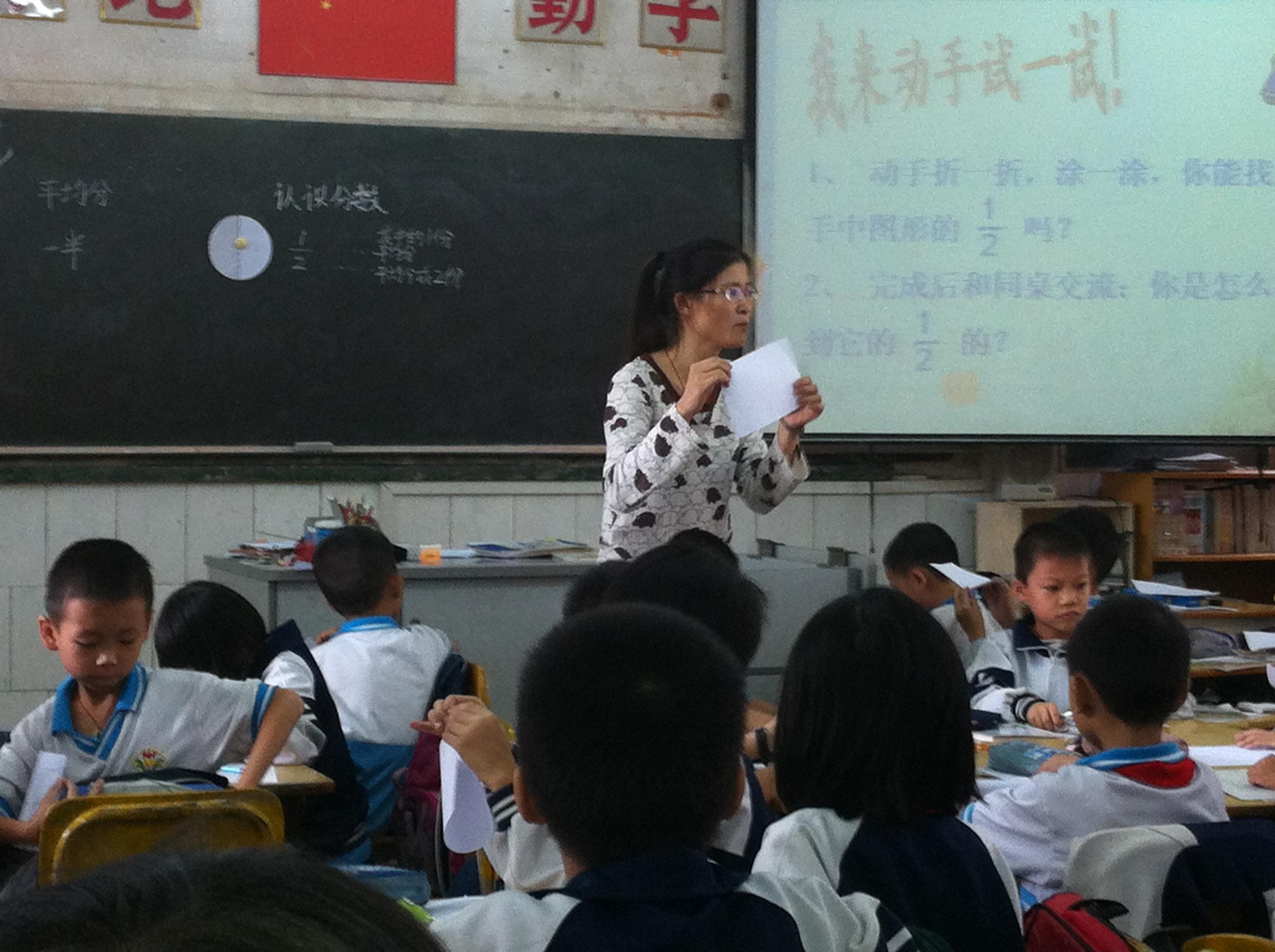 徐海燕,小学高级教师,中共党员,本科学历,常熟市语文学科教改带头人