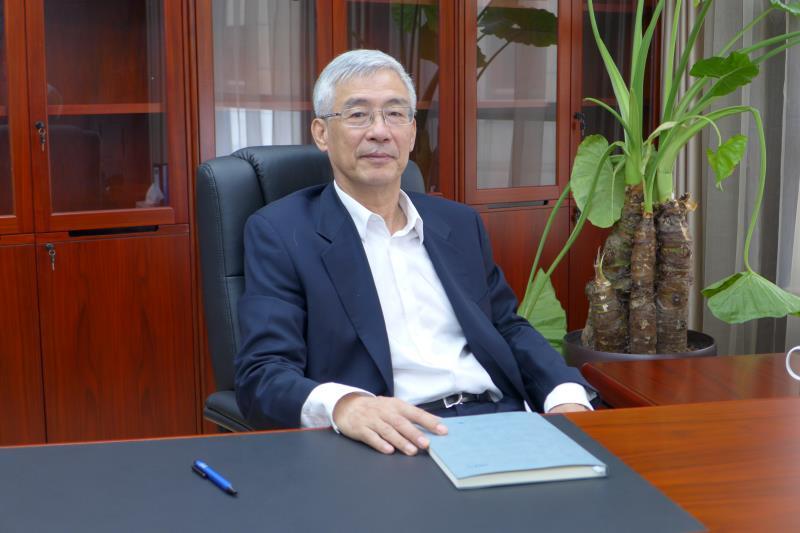 读硕士研究生,联合国区域经济发展研究中心研修 [1],"改革四君子"之一