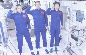 航天员蔡旭哲、陈冬、刘洋进入天和核心舱