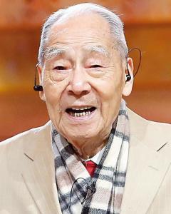 许渊冲(6)许渊冲(1921年4月18日-2021年6月17日),出生于江西南昌,毕业