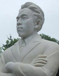 赵世炎雕像
