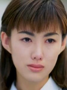 七濑美雪(友坂理惠 饰)金田一一的青梅竹马,学生会长,受笔友蕾丽之托