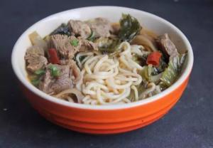 统一老坛酸菜牛肉面生产过程 300