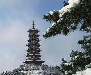 风雪三和塔