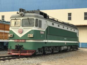 保存在中国铁道博物馆的韶山1型681号机车