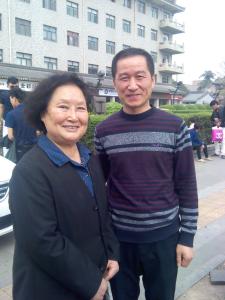 戏迷赵福养和李爱琴在一起