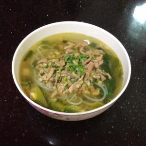 家常肉丝汤适合用什么底料 300