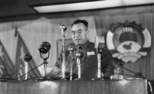 在全国政协第一届全体会议上致闭幕词