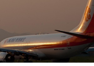 2010年复飞后的B737-800新涂装