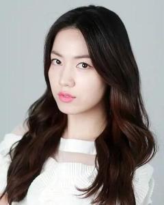 柳和荣(,1993年4月22日-),出生于韩国光州广域市