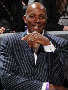 "滑翔机"做为国际运动品牌"亚礼得"形象代言人,出席该品牌的新闻发布