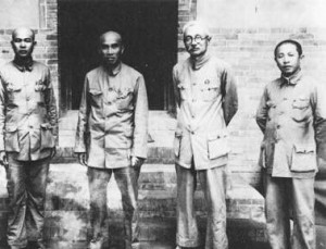 朱德、徐海东（左）、林伯渠等在西安。