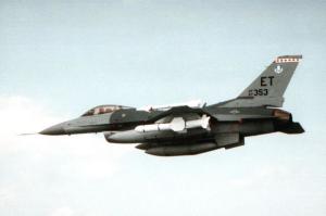 F-16战斗机挂载AGM-84反舰导弹
