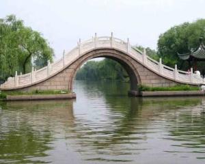 石拱桥是中国传统的桥梁四大基本形式之一,是千百万座中国桥梁中杰出