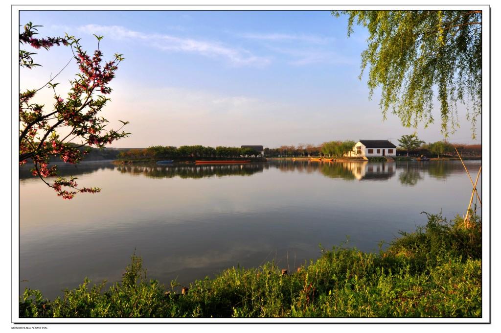 月城镇隶属于江苏省江阴市,位于江阴市澄南片区,东临徐霞客镇,南靠