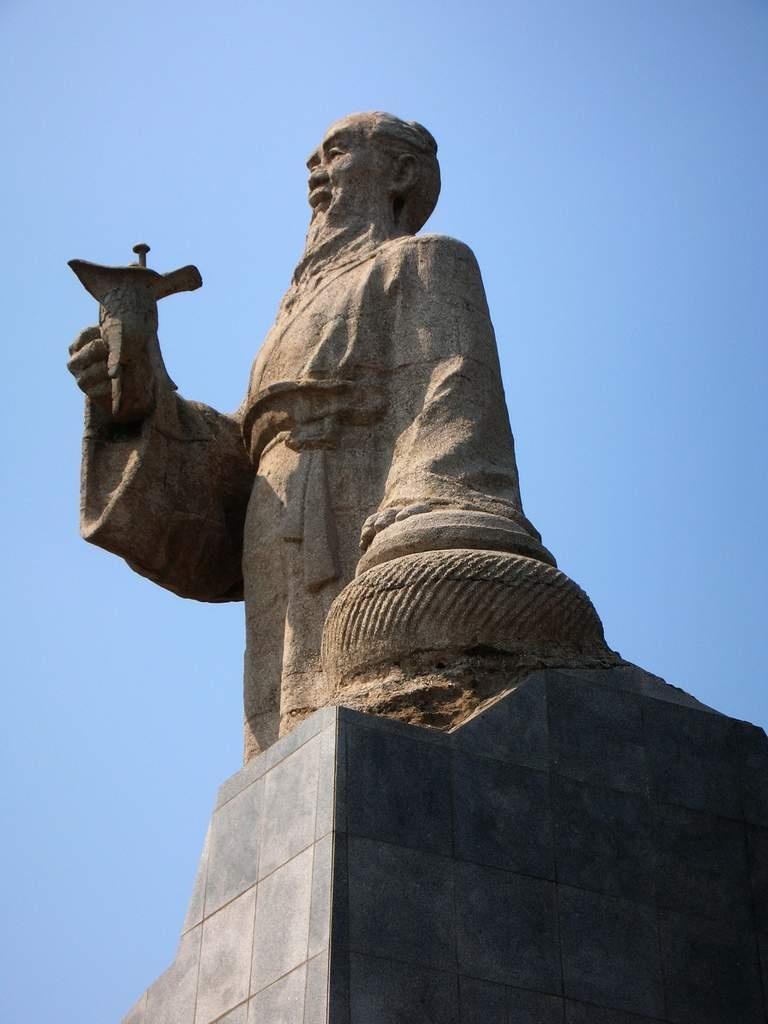 杜康酒是中国历史上的名酒,因杜康始造而得名,有"贡酒"仙酒"之誉.