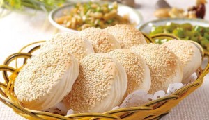 金乡烧饼,传统特色小吃,面粉经过特殊处理,再佐以糖稀,香油,芝麻及小