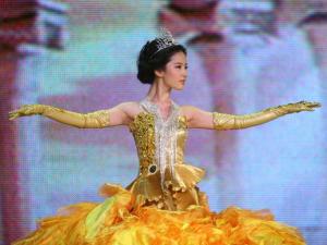 刘亦菲-首位金鹰女神