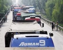 拥堵的货车